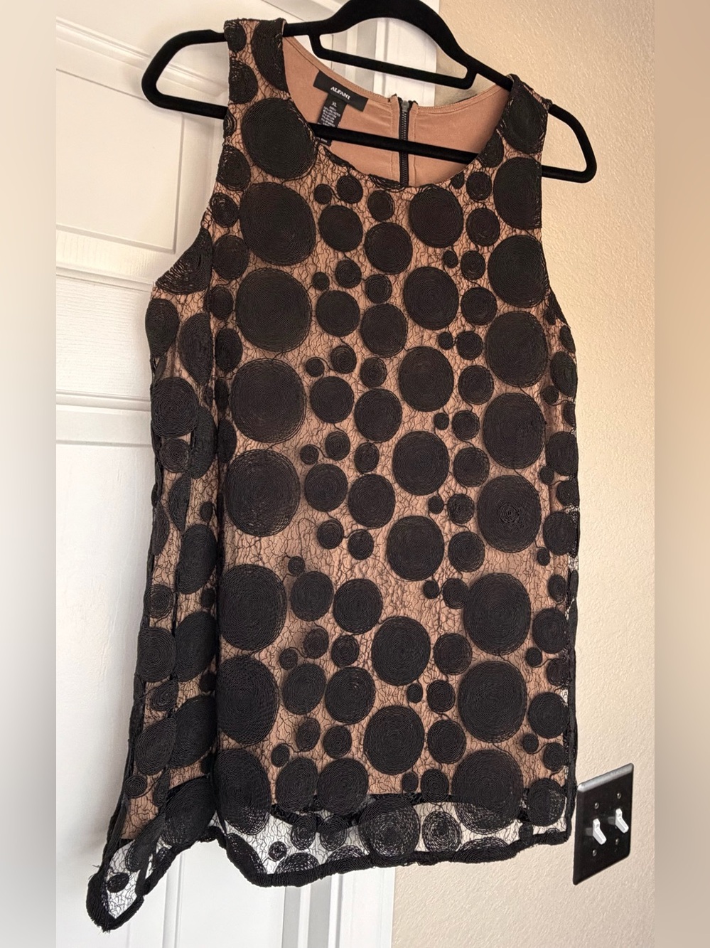 NWT Alfani Prima XL Black Textured Circle Mesh Overlay Sleeveless Top